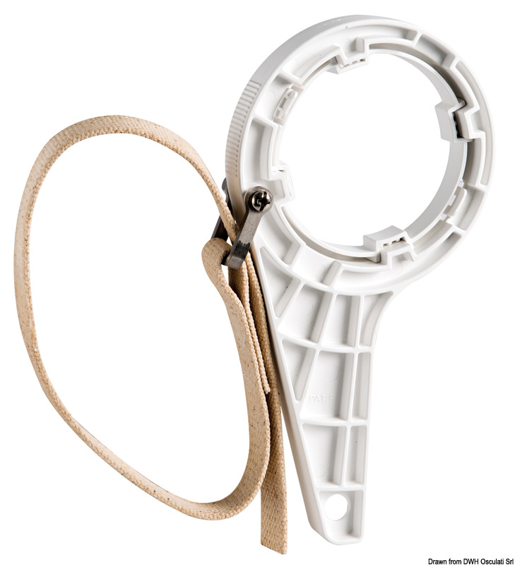 Universal key for strainers