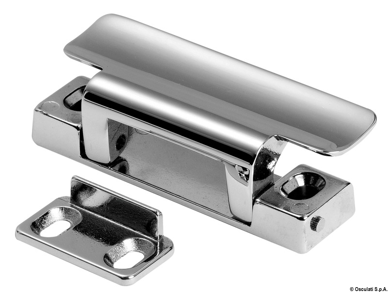 Chromed brass closure handle for doors