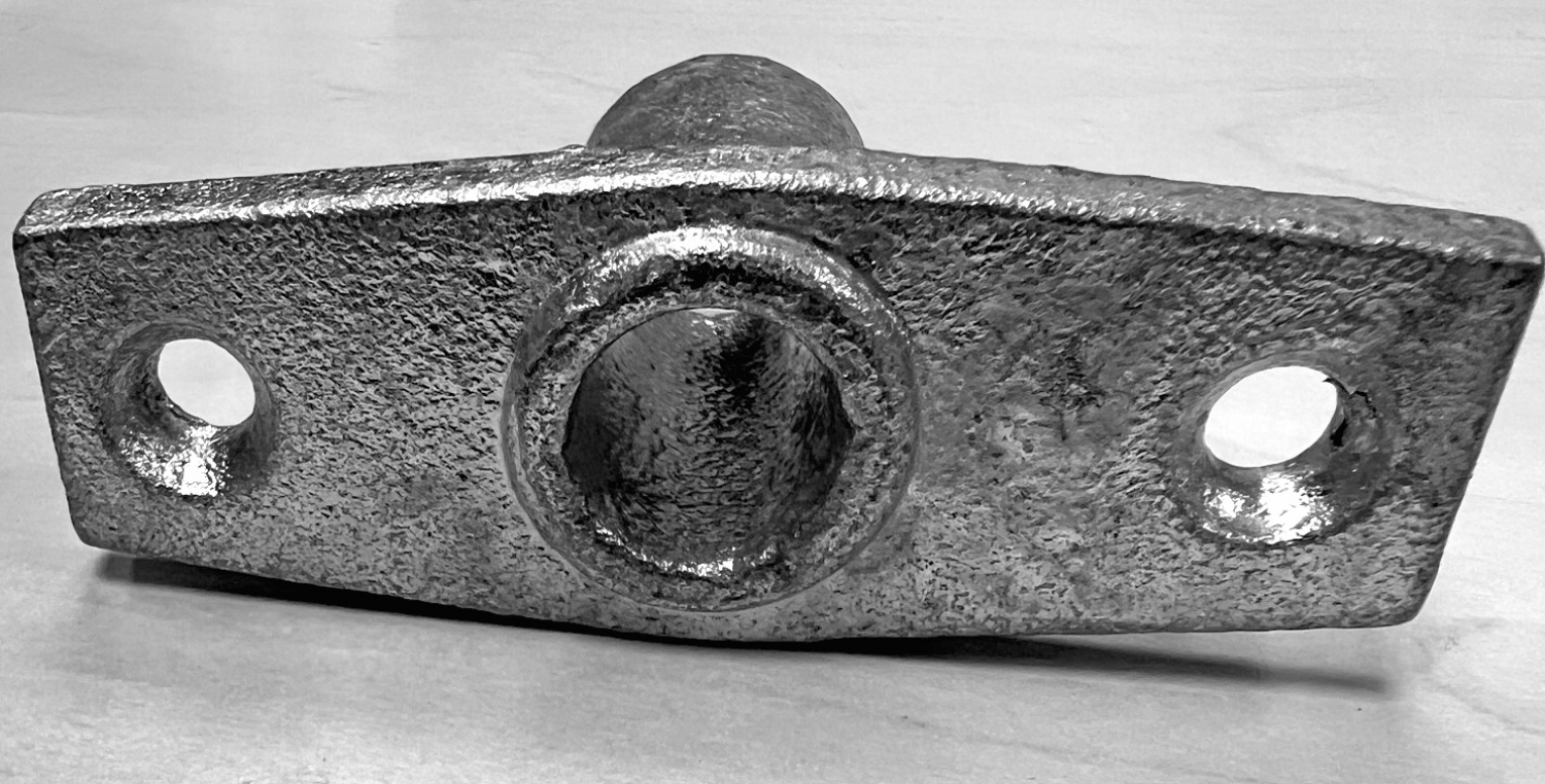 Duļļa ligzda 15mm caurums - cinkots. Starp caurumiem 65mm