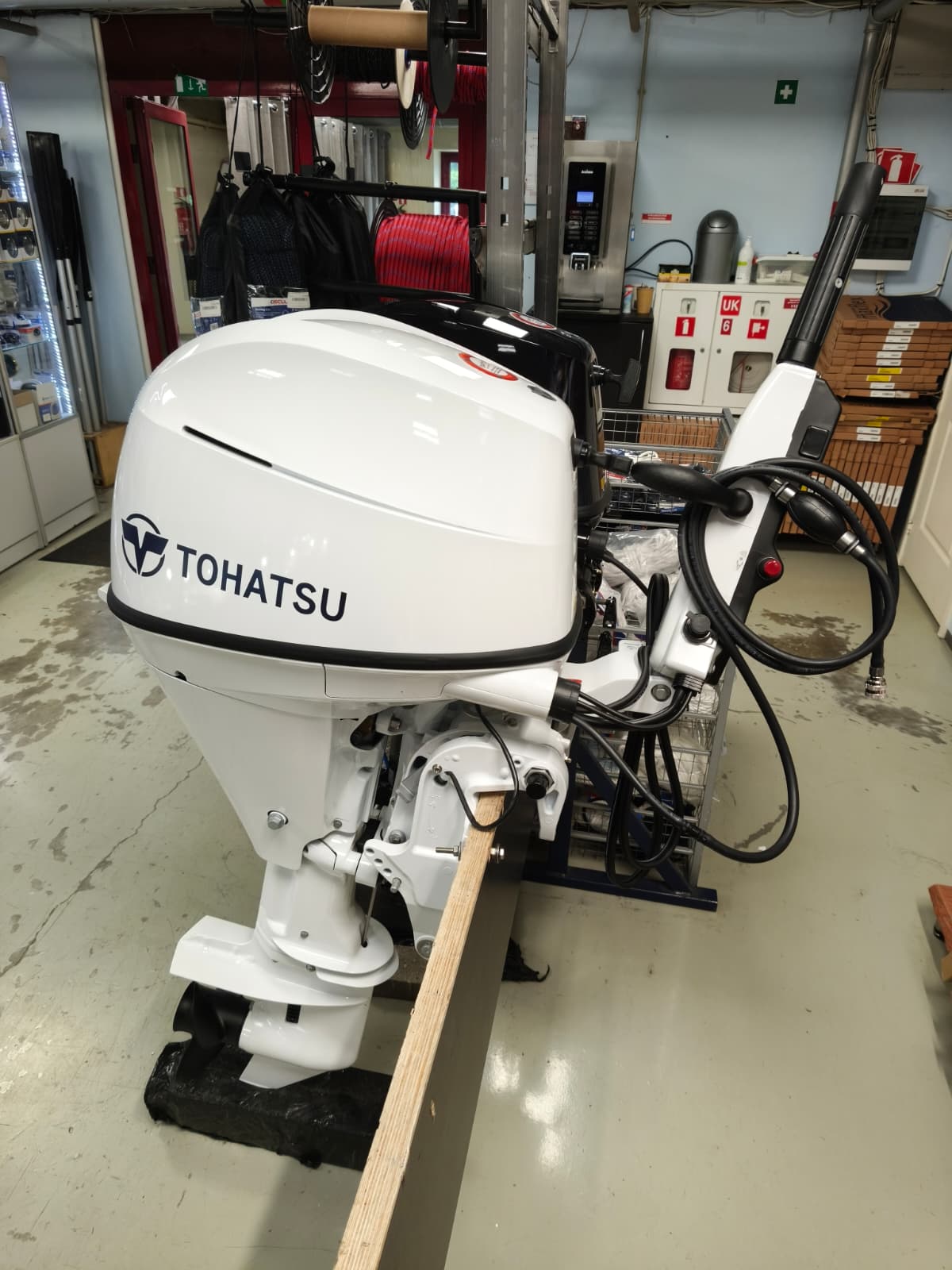 Engine Tohatsu MFS30DWETL Beluga White - tail control, electric start, trim-tilt, L leg, NMEA2000, remote control (PREPARED ENGINE!)