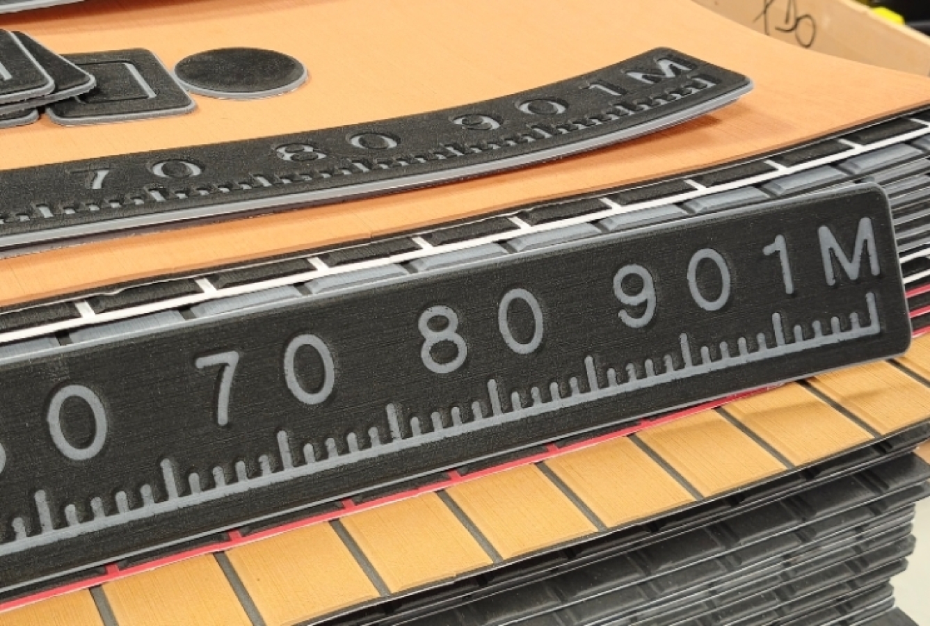 Ruler EVA Line 1m - black with gray